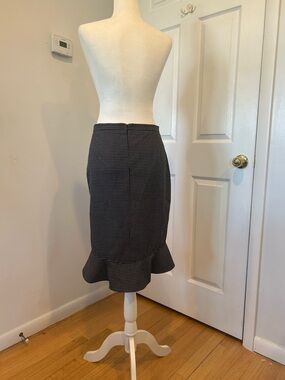 Max Studio Black and Gray Houndstooth Ruffle-Hem Pencil Skirt; high low fishtail